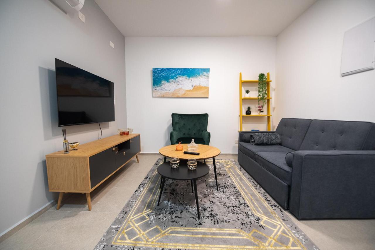 Port - Downtown Luxury